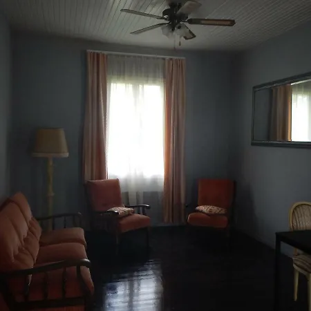 ゲストハウス Chambres Chez Vlad Puyoô